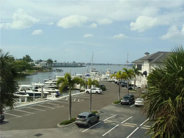 $499,995 | 807 River Point Drive, Unit 201D, Naples, FL 34102