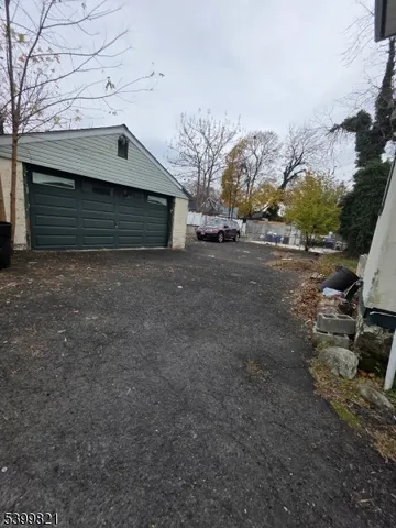 a view of a house with backyard