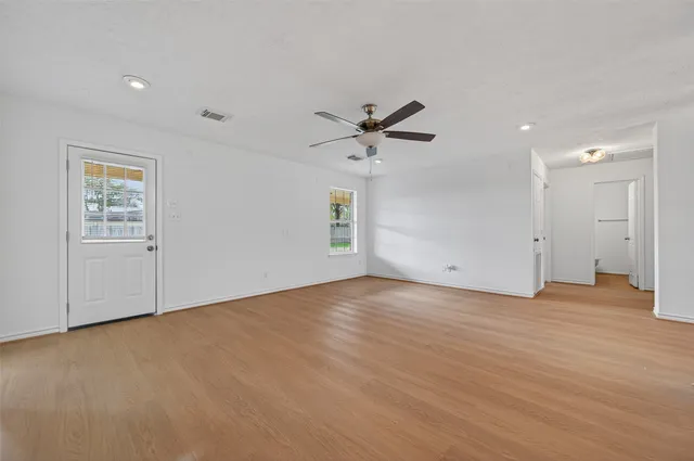 $299,900 | 653 Nelson Street, Sealy, TX 77474