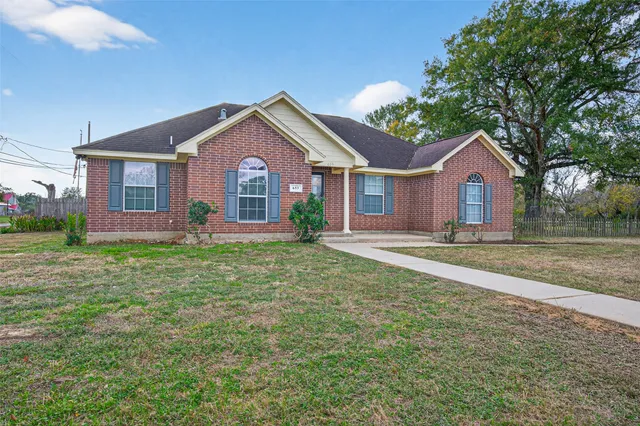 $299,900 | 653 Nelson Street, Sealy, TX 77474