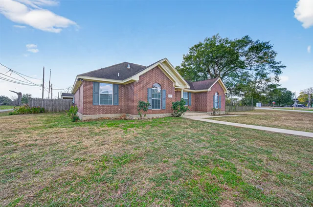 $299,900 | 653 Nelson Street, Sealy, TX 77474