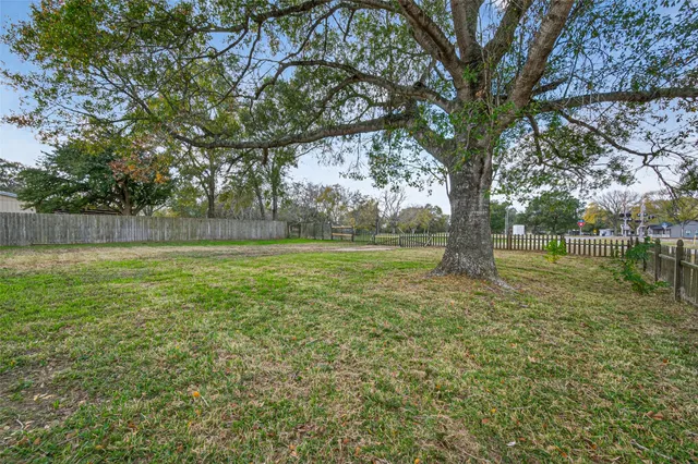 $299,900 | 653 Nelson Street, Sealy, TX 77474