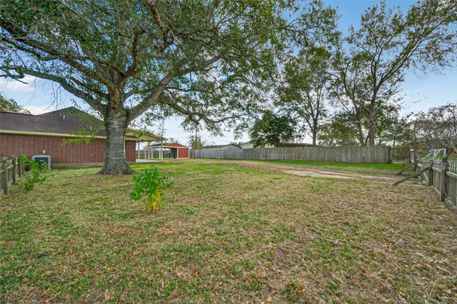 $299,900 | 653 Nelson Street, Sealy, TX 77474