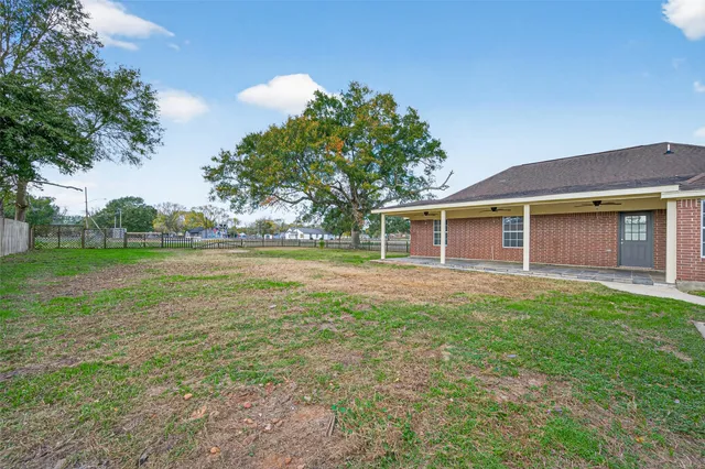 $299,900 | 653 Nelson Street, Sealy, TX 77474