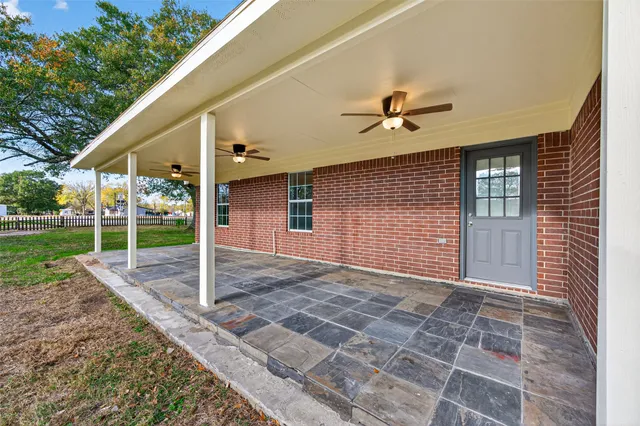 $299,900 | 653 Nelson Street, Sealy, TX 77474