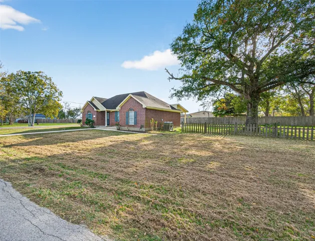 $299,900 | 653 Nelson Street, Sealy, TX 77474
