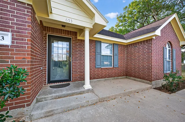 $299,900 | 653 Nelson Street, Sealy, TX 77474
