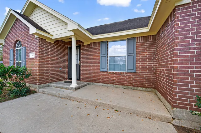 $299,900 | 653 Nelson Street, Sealy, TX 77474