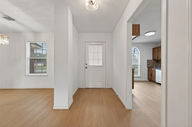 $299,900 | 653 Nelson Street, Sealy, TX 77474