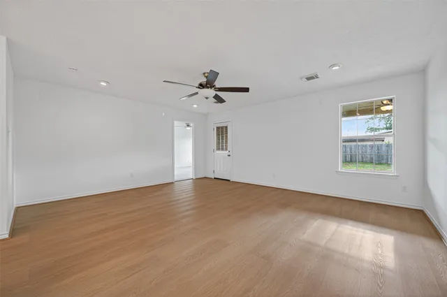 $299,900 | 653 Nelson Street, Sealy, TX 77474