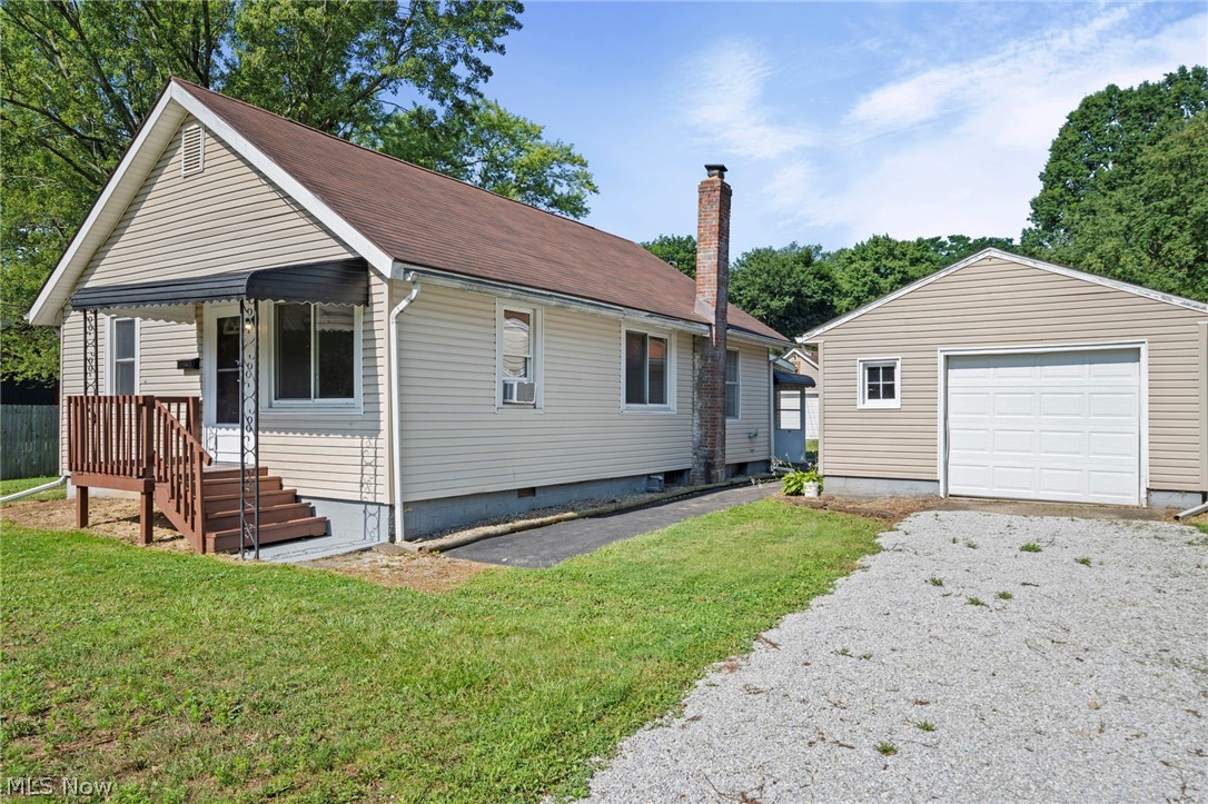 1218 Briggle Road Akron, OH 44320 - Photo 7 of 40 Single-story residence featuring light-toned siding and a brown roof