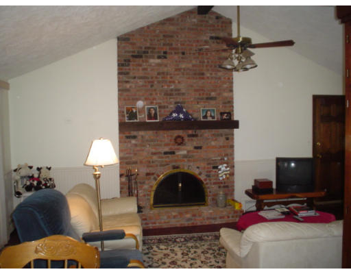 91 Evergreen Road Tewksbury, MA 01876 - Photo 5 of 15 Gallery Image 5