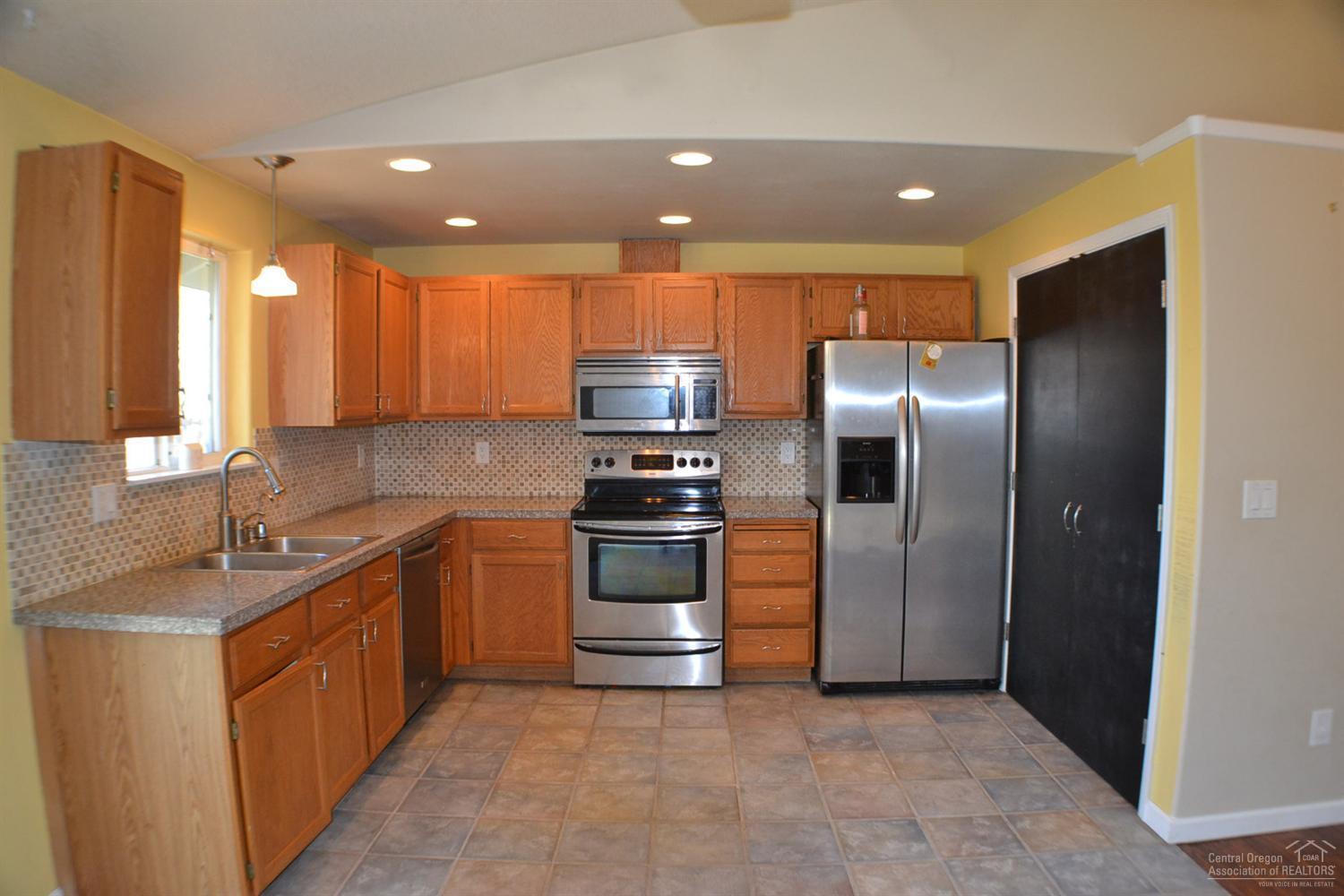 3247 Southwest Quartz Place Redmond, OR 97756 - Photo 5 of 18 Additional Photo