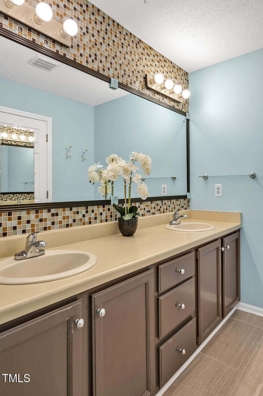 6021 Dickson Mill Road Durham, NC 27705 - Photo 23 of 41 FAR_5738