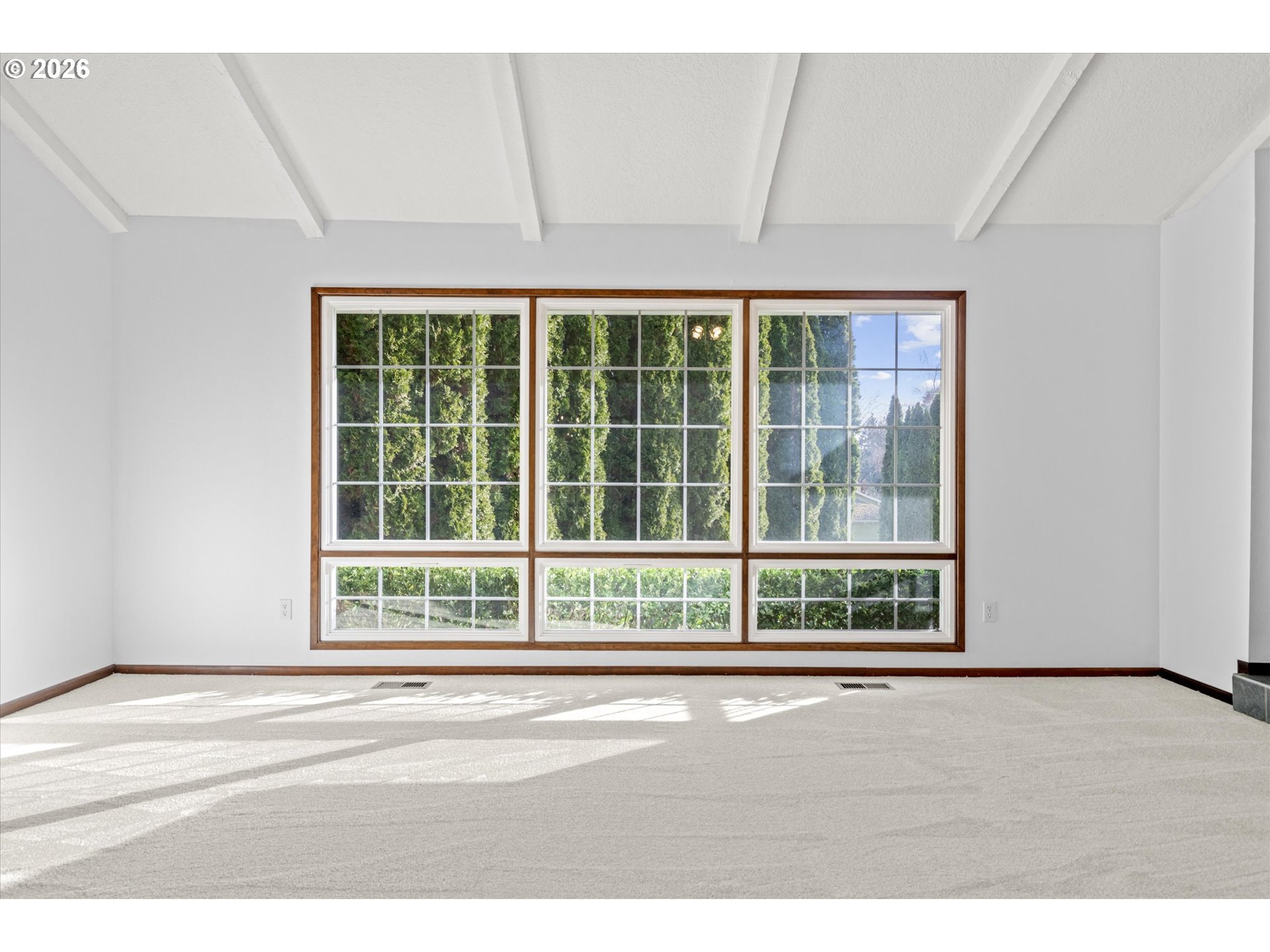 11255 Southwest Viewmount Court Tigard, OR 97223 - Photo 9 of 48 Living Room