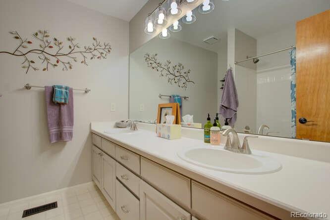 9797 Spring Hill Lane Highlands Ranch, CO 80129 - Photo 31 of 40