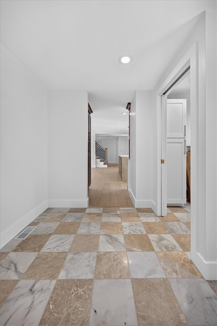 61 Applegate Road Cranston, RI 02920 - Photo 15 of 48 Gallery Image 15
