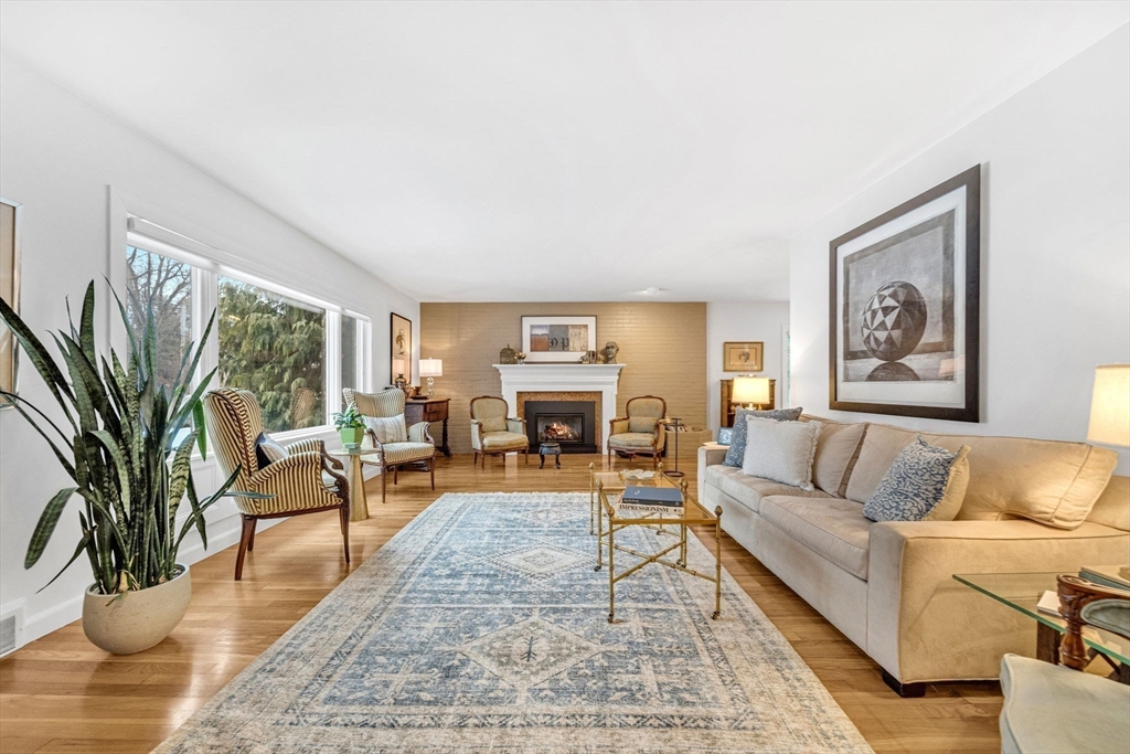 90 Elmwood Road Wellesley, MA 02481 - Photo 4 of 37 Gallery Image 4