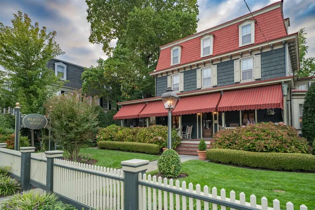 a view of a house with a yard and plants