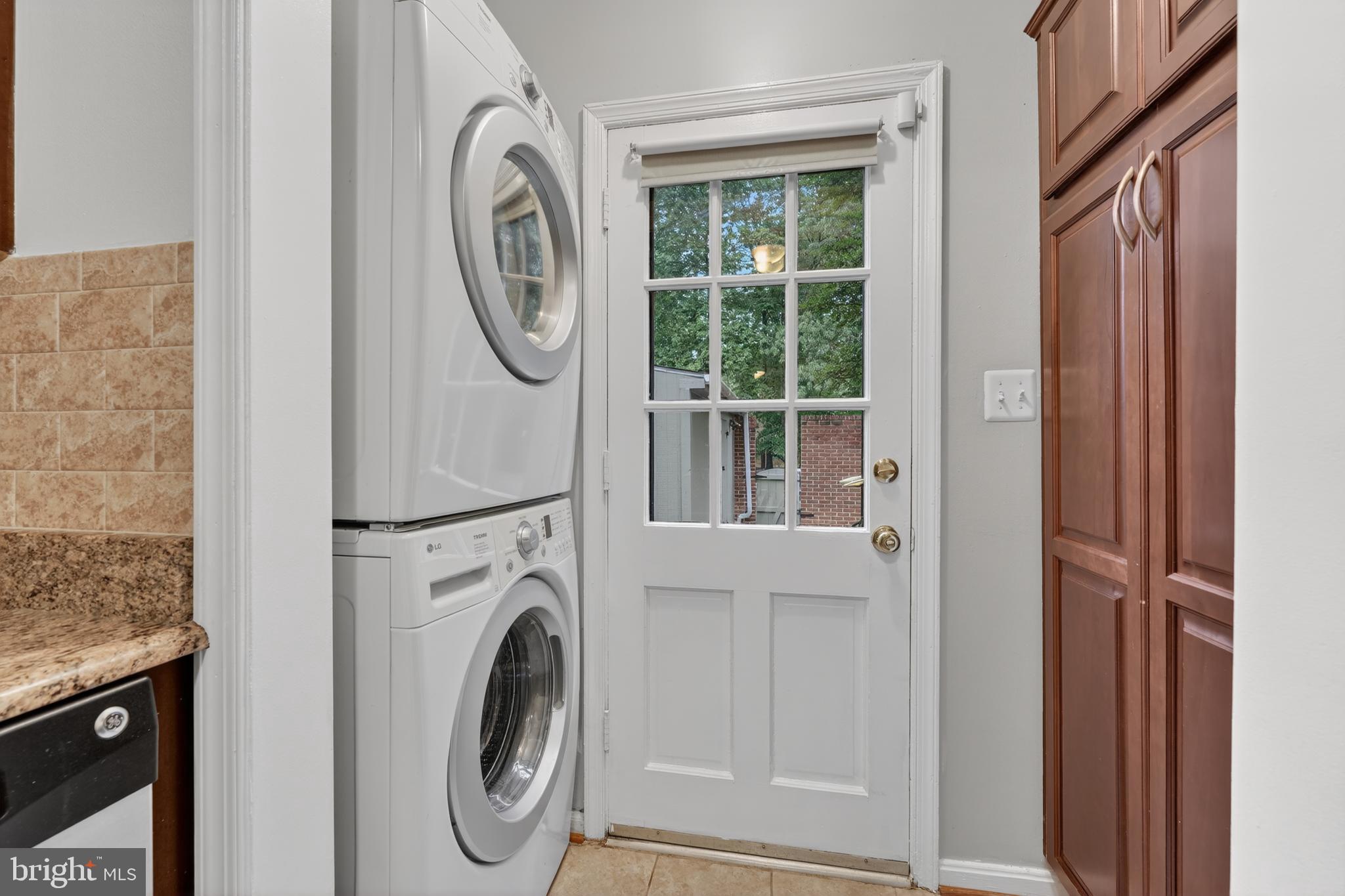 8139 Carrleigh Parkway Springfield, VA 22152 - Photo 11 of 27 a utility room with dryer and washer