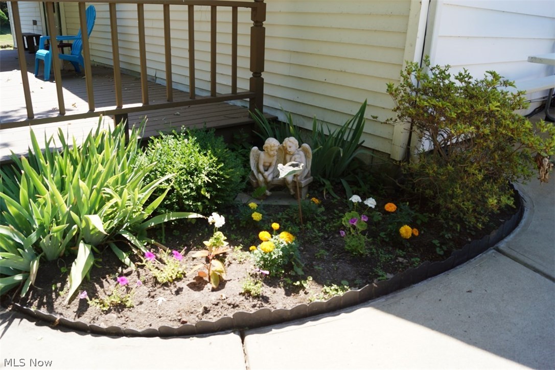 165 Major Road Northeast Minerva, OH 44657 - Photo 32 of 35 BEAUTIFUL FLOWER GARDENS EVERYWHERE!