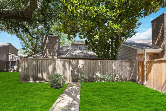 a view of a pathway of a house with a yard