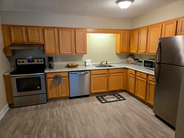 $2,200 | 3 Autumn Leaf Drive, Unit 14, Nashua, NH 03060