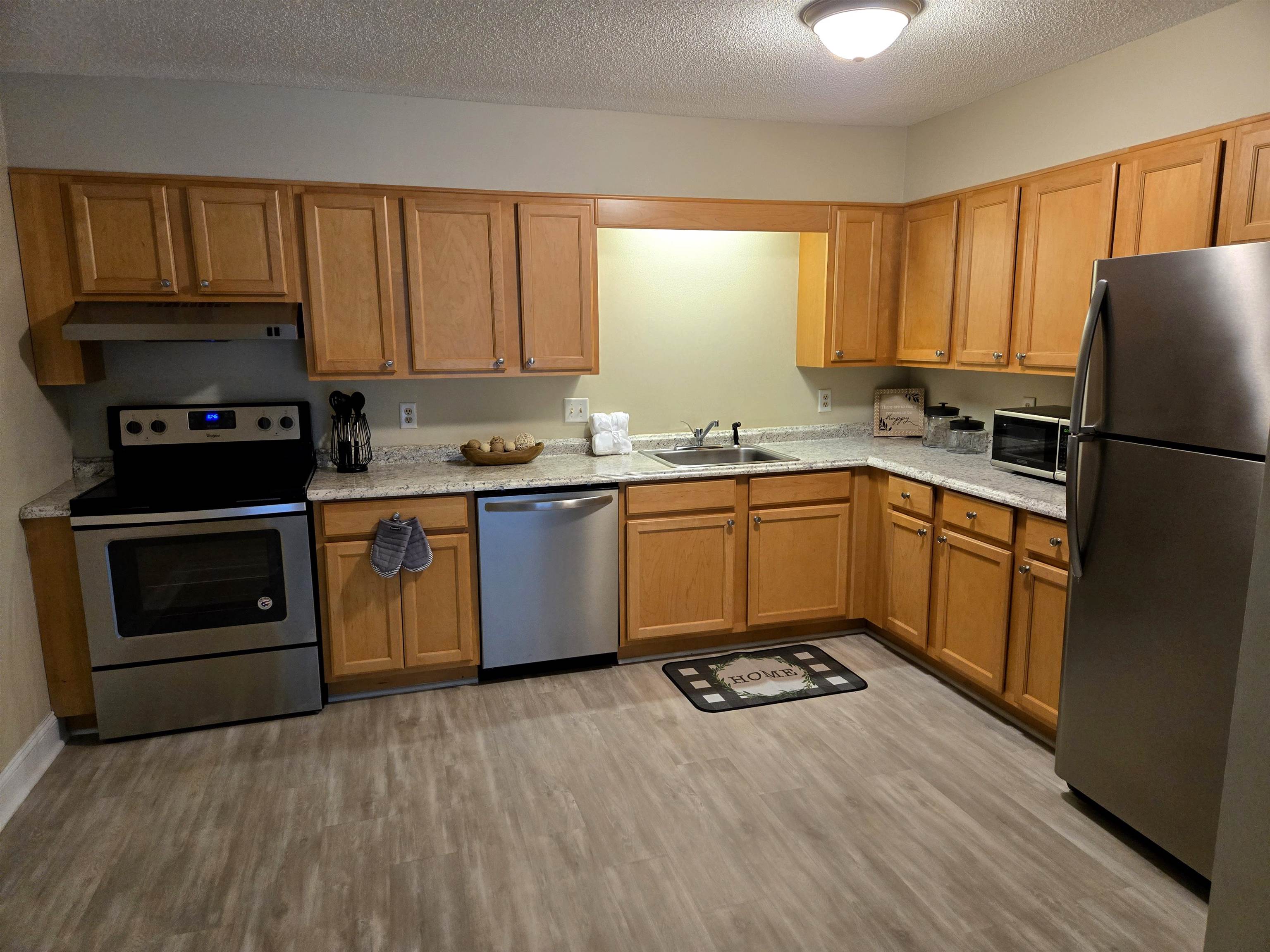 3 Autumn Leaf Drive, Unit 14 Nashua, NH 03060 - Photo 2 of 16