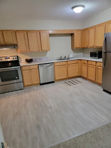 $2,200 | 3 Autumn Leaf Drive, Unit 14, Nashua, NH 03060