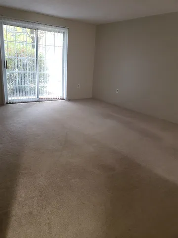 $2,200 | 3 Autumn Leaf Drive, Unit 14, Nashua, NH 03060