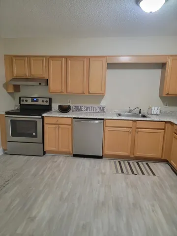 $2,200 | 3 Autumn Leaf Drive, Unit 14, Nashua, NH 03060