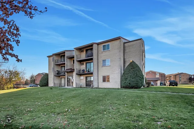 $183,900 | 9865 Cordoba Court, Unit 3A, Orland Park, IL 60462