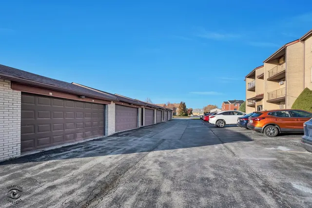 $194,900 | 9865 Cordoba Court, Unit 3A, Orland Park, IL 60462