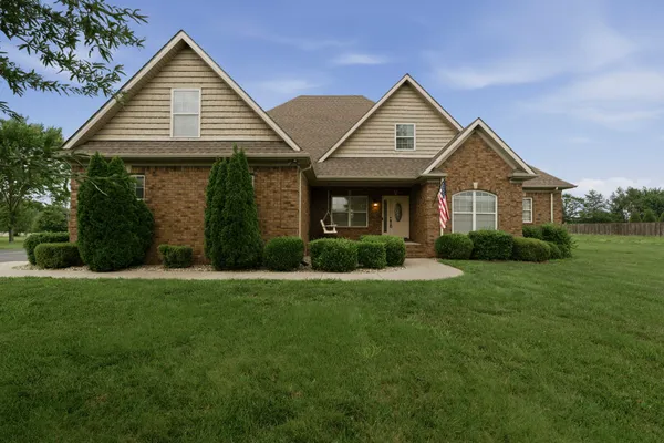$575,000 | 4638 Fairvue Farm Boulevard, Bowling Green, KY 42104