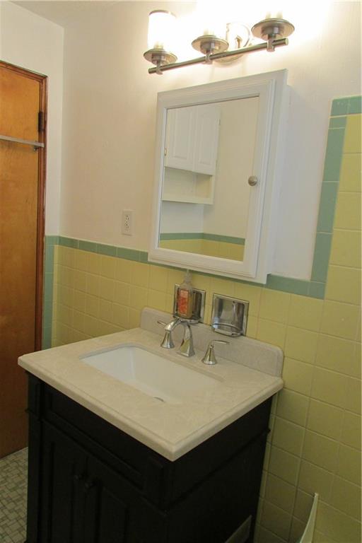 668 Kelso Road Mt. Lebanon, PA 15243 - Photo 13 of 25 Another view of the updates in the main bathroom.