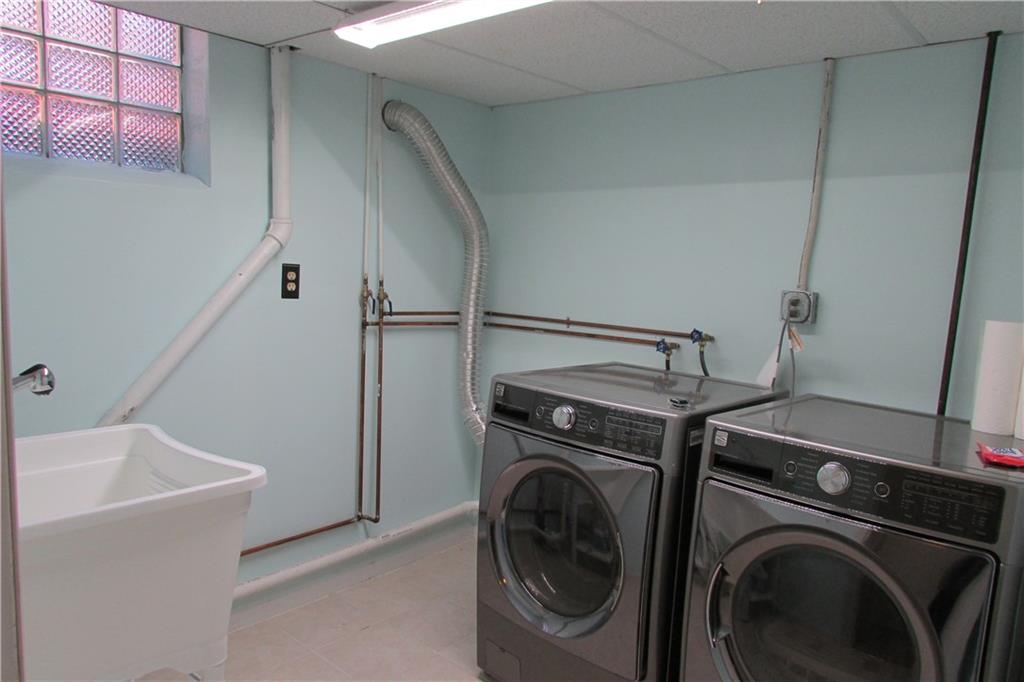 668 Kelso Road Mt. Lebanon, PA 15243 - Photo 20 of 25 Great sized laundry room with nice utility tub.