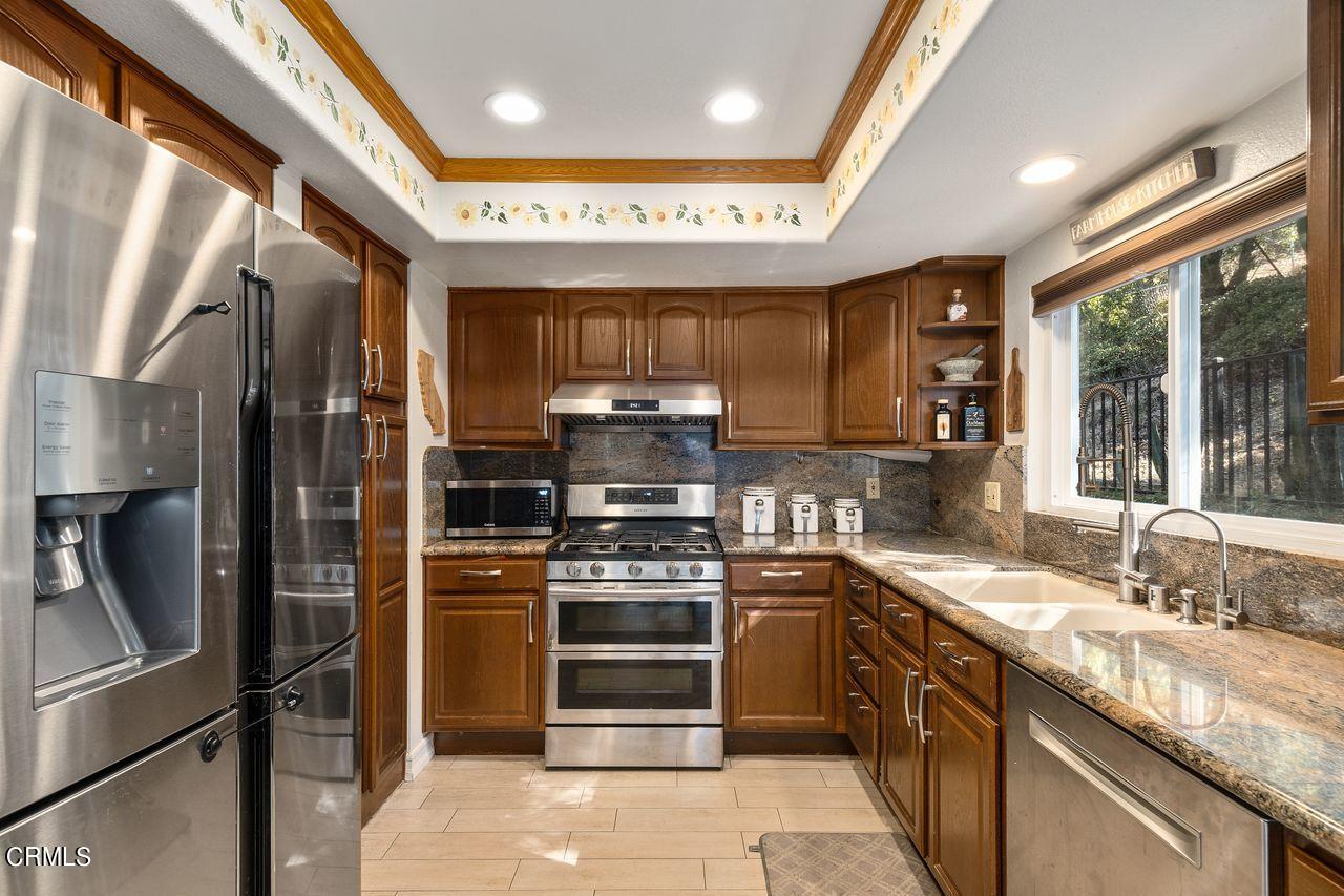 5854 Oak Knolls Road Simi Valley, CA 93063 - Photo 14 of 29 17_10280995_136570_136570-EI-117