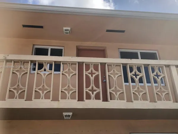$1,950 | 1151 West 28th Street, Unit 9, Hialeah, FL 33010