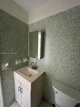 $1,950 | 1151 West 28th Street, Unit 9, Hialeah, FL 33010
