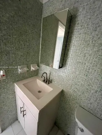 $1,950 | 1151 West 28th Street, Unit 9, Hialeah, FL 33010