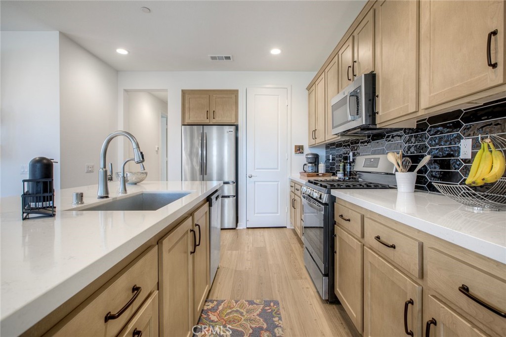 32711 Brunello Way Temecula, CA 92591 - Photo 16 of 70 Walk-in Pantry