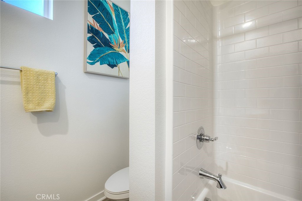 32711 Brunello Way Temecula, CA 92591 - Photo 30 of 70 Tub/shower combo