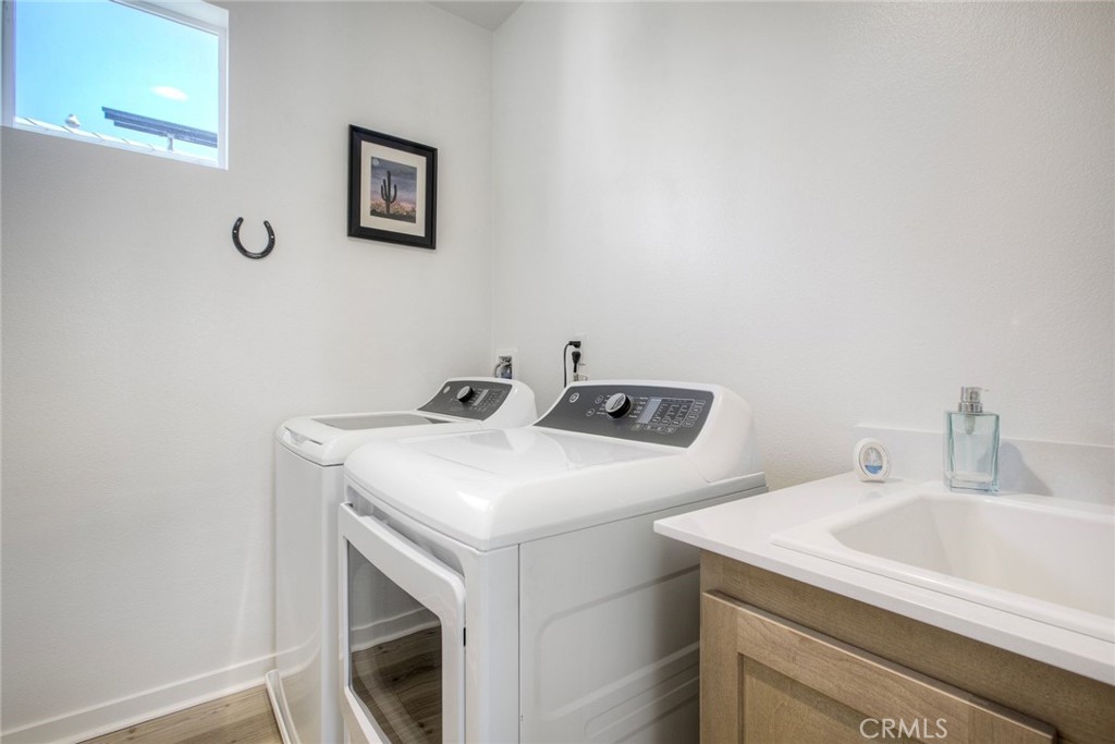 32711 Brunello Way Temecula, CA 92591 - Photo 31 of 70 Laundry room w/utility room.