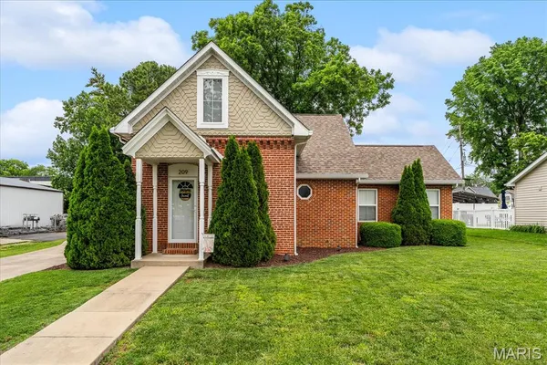 $325,000 | 209 East Madison Street, Millstadt, IL 62260