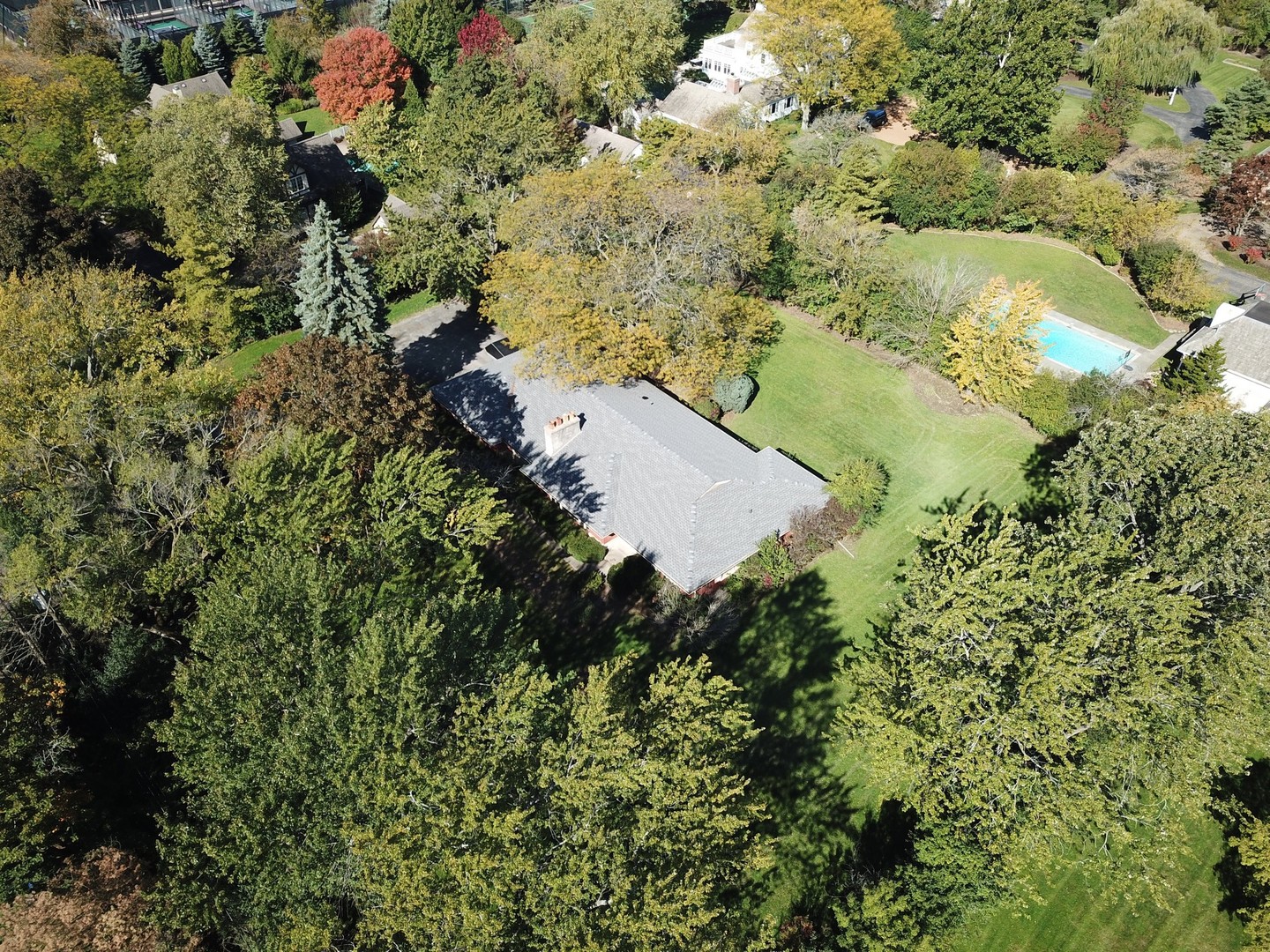 8 Rolling Ridge Road Northfield, IL 60093 - Photo 4 of 10 a view of a lake with a park