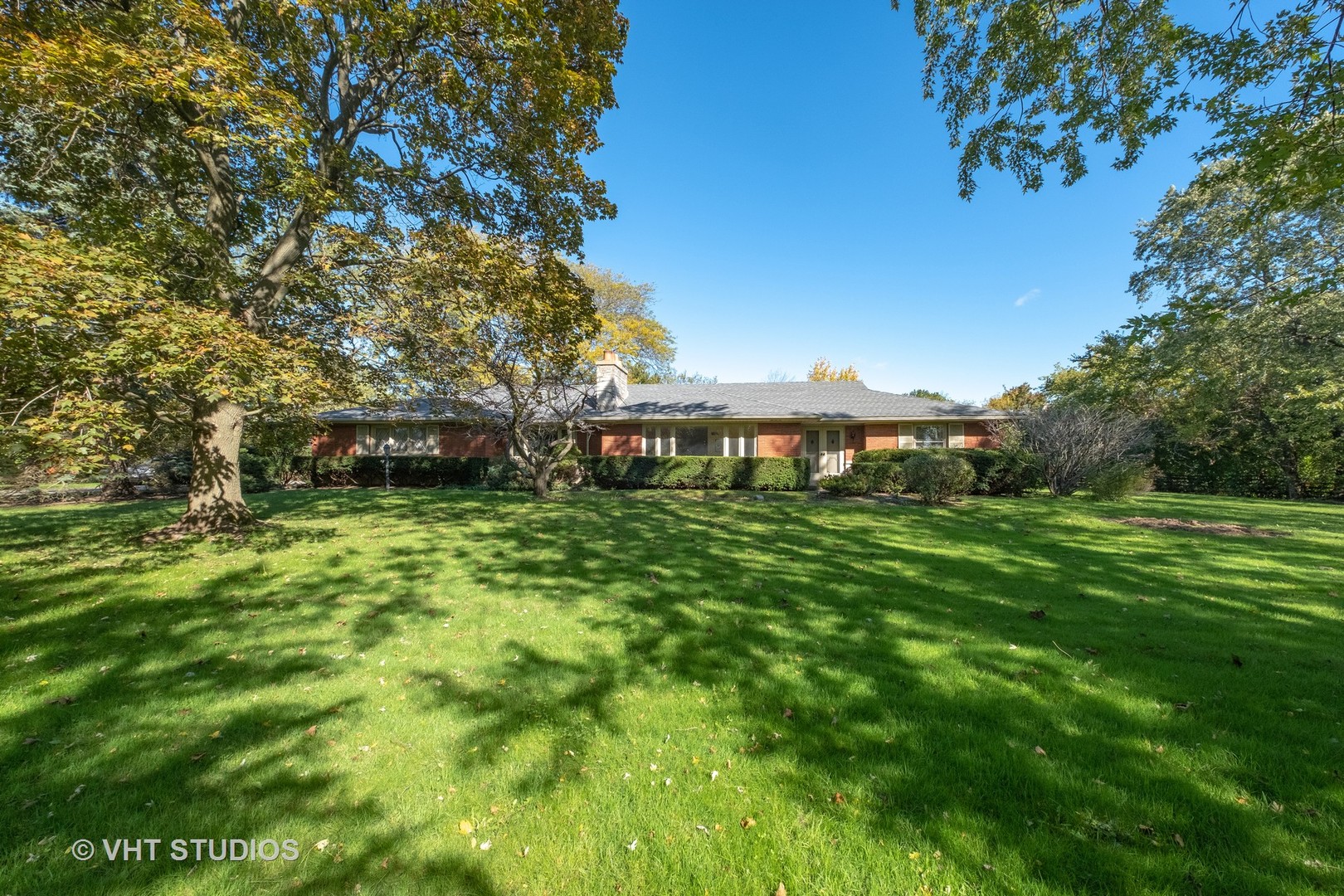 8 Rolling Ridge Road Northfield, IL 60093 - Photo 6 of 10 a view of a house with a yard