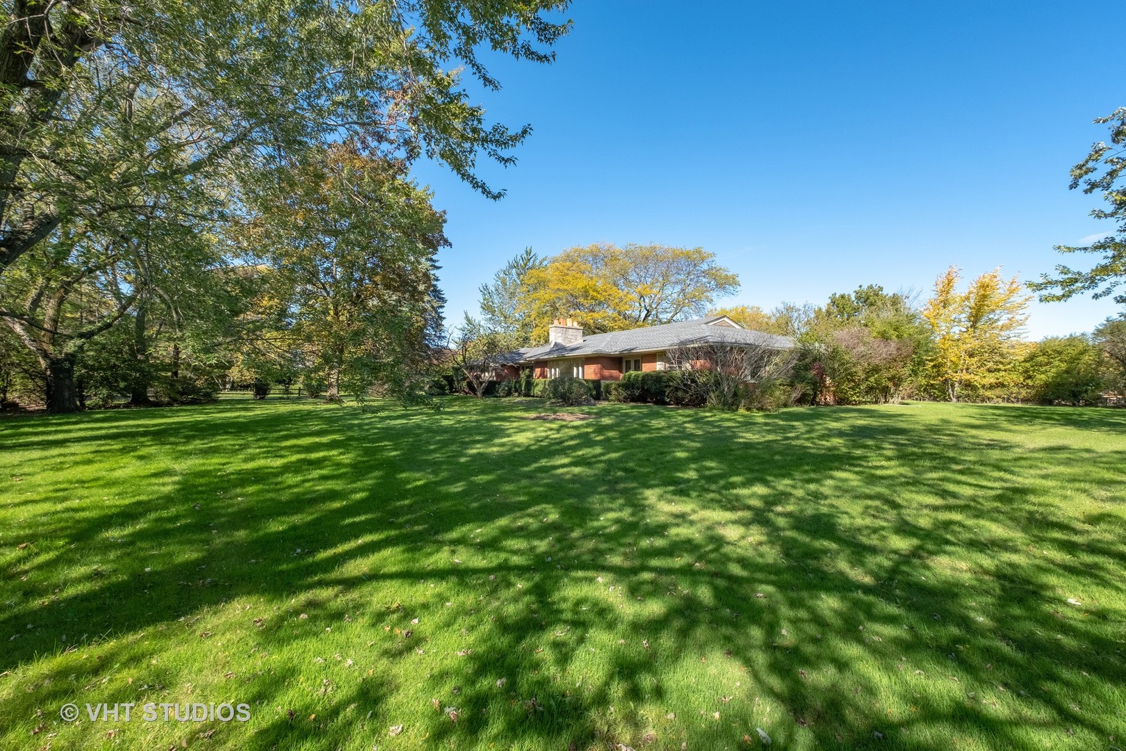 8 Rolling Ridge Road Northfield, IL 60093 - Photo 7 of 10 a view of a field of grass and trees