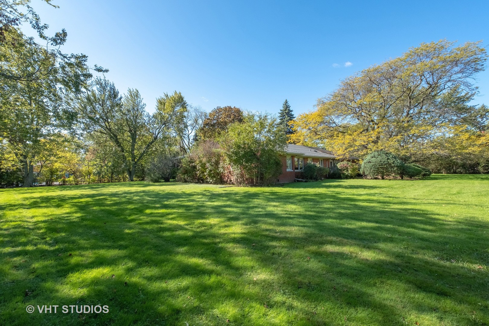 8 Rolling Ridge Road Northfield, IL 60093 - Photo 8 of 10 a view of a field of grass and trees