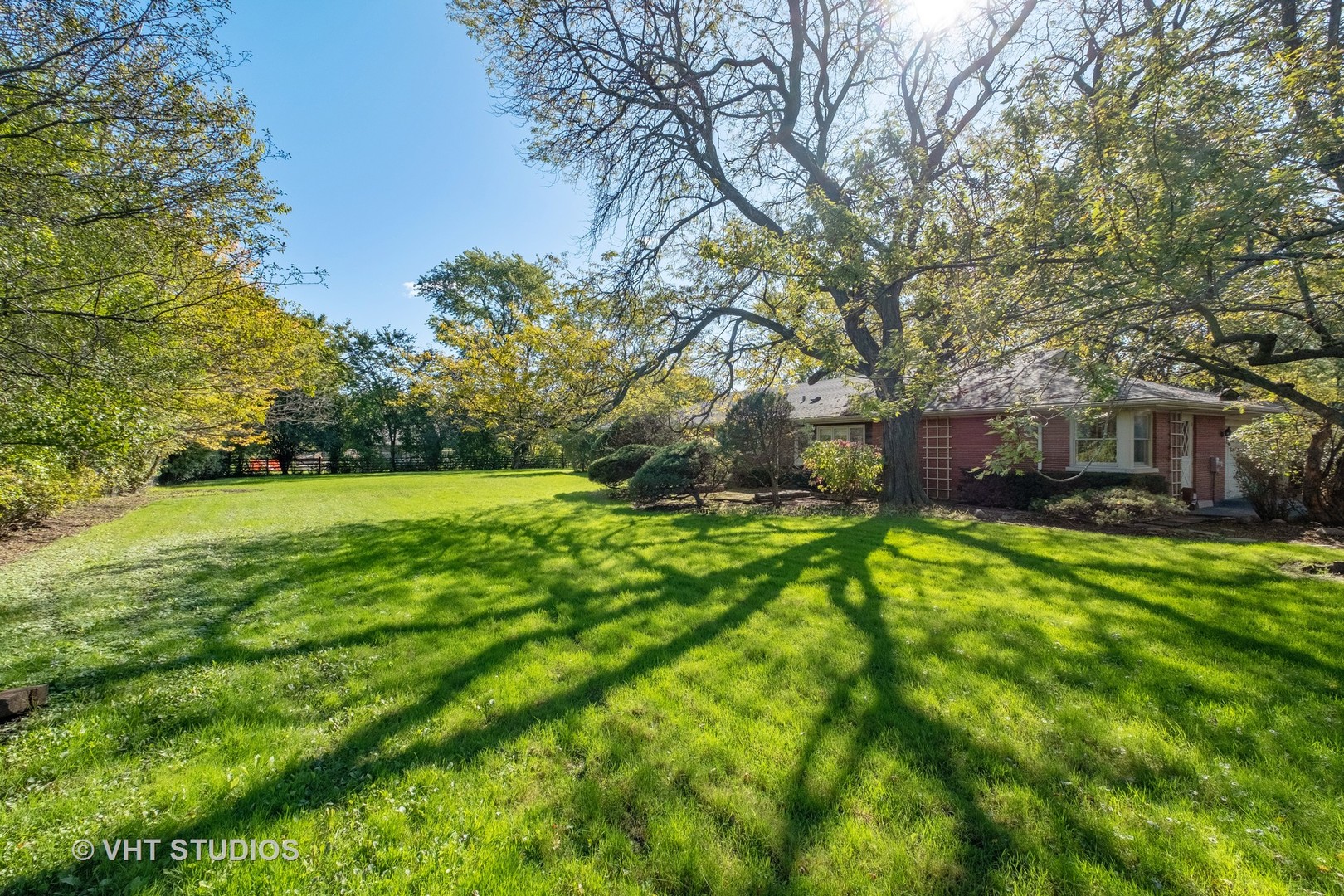 8 Rolling Ridge Road Northfield, IL 60093 - Photo 10 of 10 a backyard of a house with lots of green space