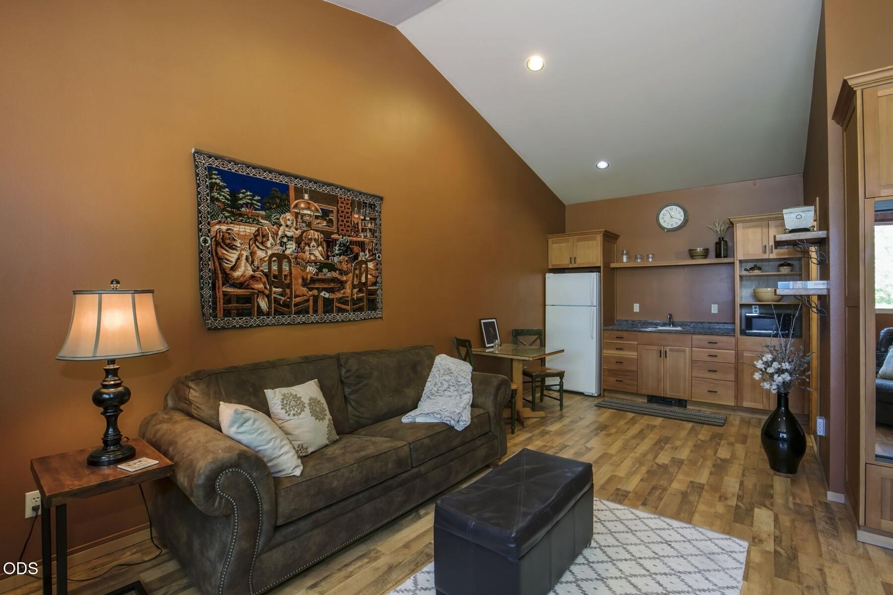 55383 Huntington Road Bend, OR 97707 - Photo 31 of 47